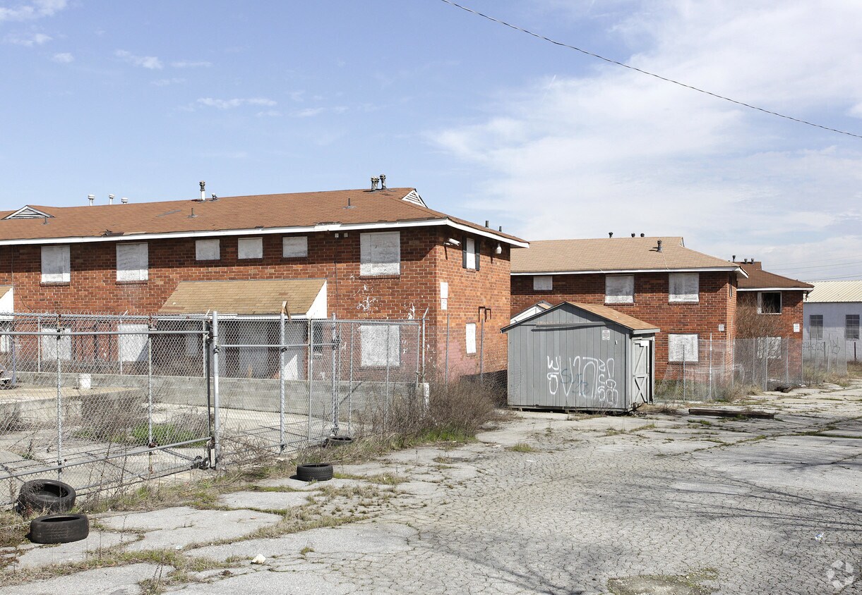 Building Photo - Nadlan Central Avenue Apartments