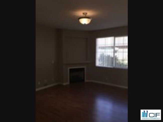 Building Photo - 546 Secoya St