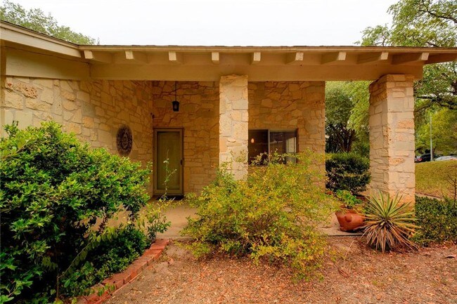 Foto del edificio - 2203 Forest Bend Dr