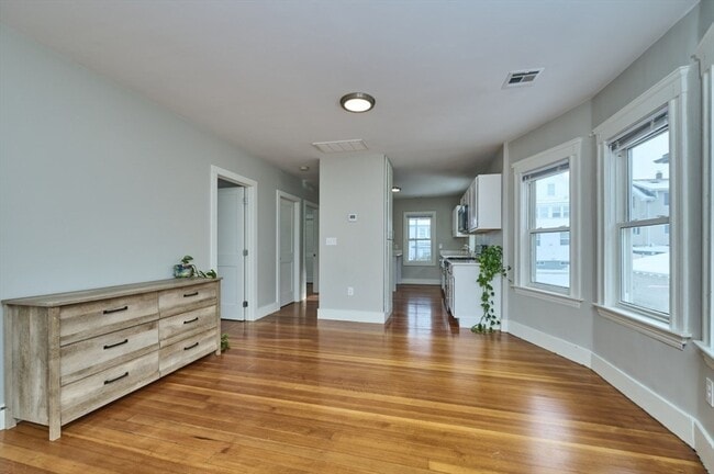 Foto del edificio - 22 Burget Ave