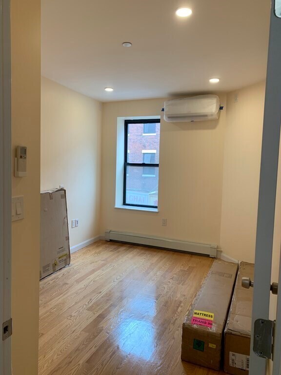 Building Photo - 14 Hudson St