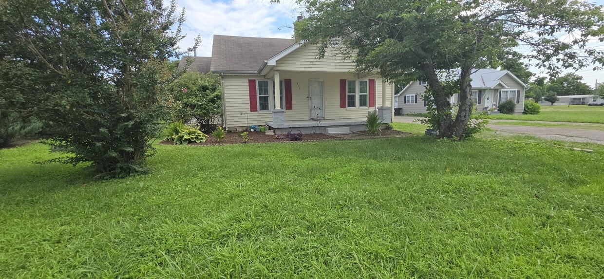 Primary Photo - 819 Bridge Ave
