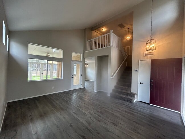 Building Photo - Remodeled Home for Rent in Corona – Sunroo...