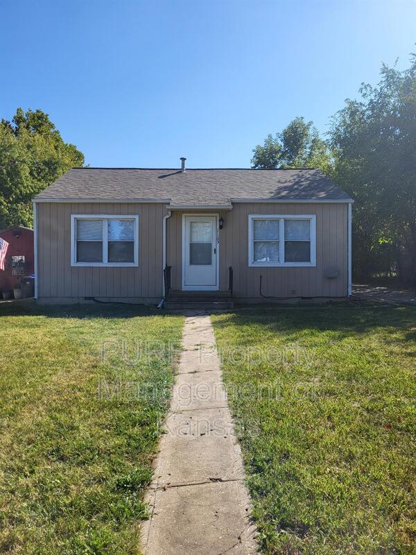 1105 SE 33rd Terrace, Topeka, KS 66605 House Rental in Topeka, KS