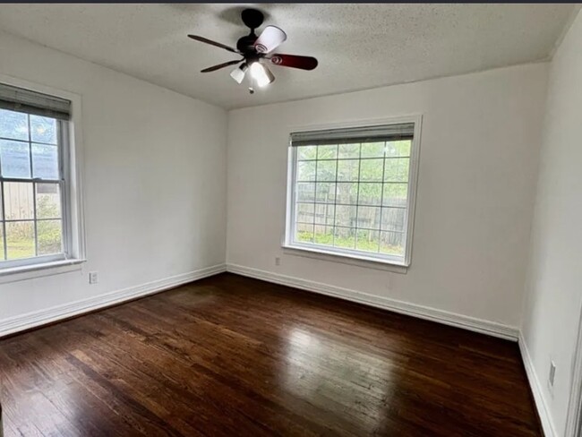 Foto del edificio - 2425 Markland St