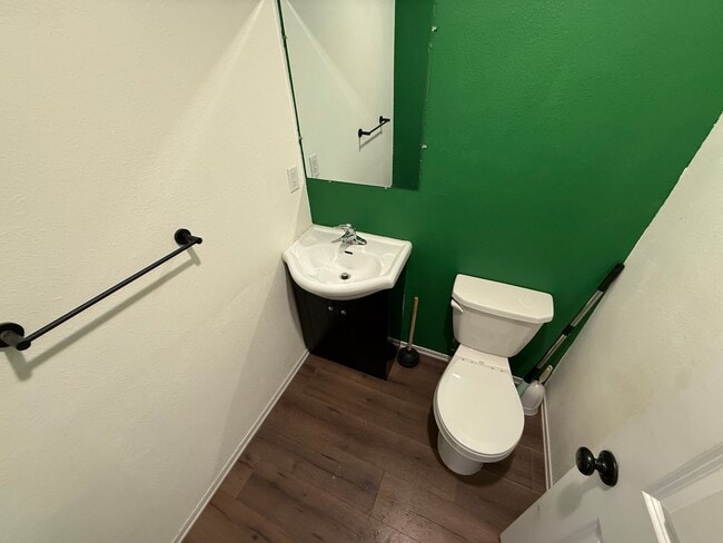 Building Photo - Twin Home for Rent Near Downtown Sioux Falls