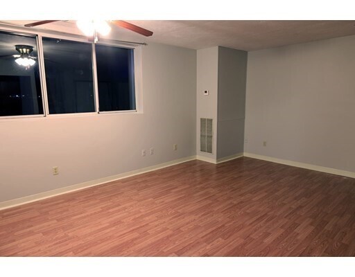 Building Photo - 285 Plain St