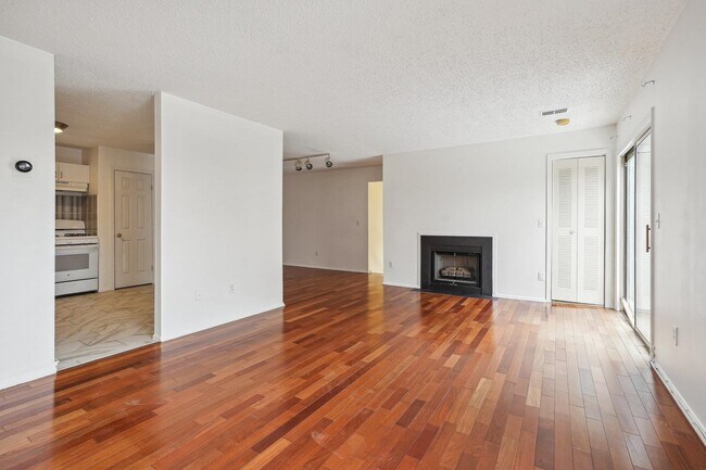 Building Photo - 3 Perkins Dr