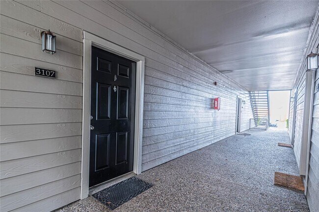 Building Photo - 1330 Old Spanish Trail