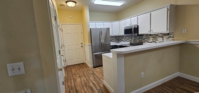 Building Photo - 1286 River Oaks Dr