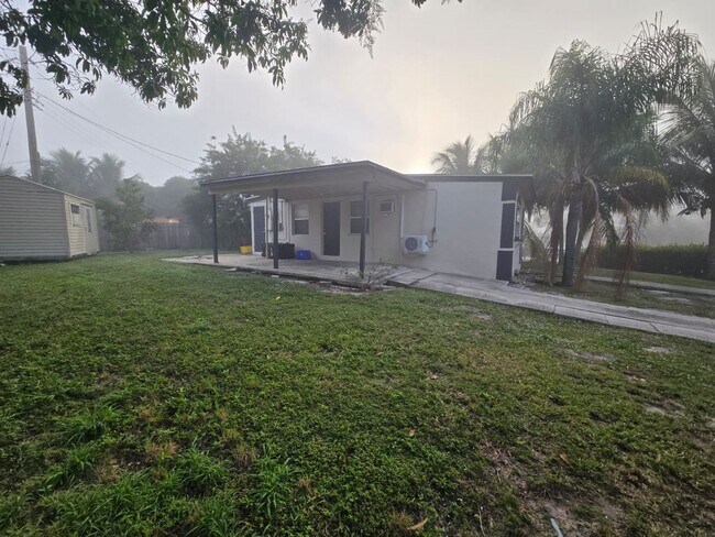 Building Photo - Charming corner lot home in Palm Beach County - 2 Bedroom 1 Bathroom