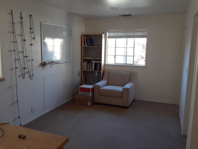 Foto del edificio - 2700 Sycamore Ln