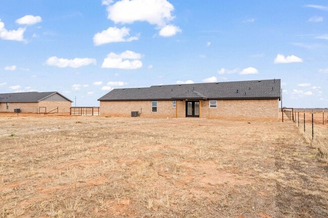 Building Photo - Country Living In Idalou ISD!