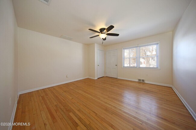 Building Photo - 8 Viola Ave