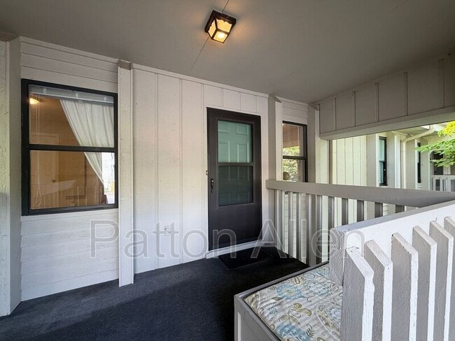 Building Photo - 1304 Abbey Cir