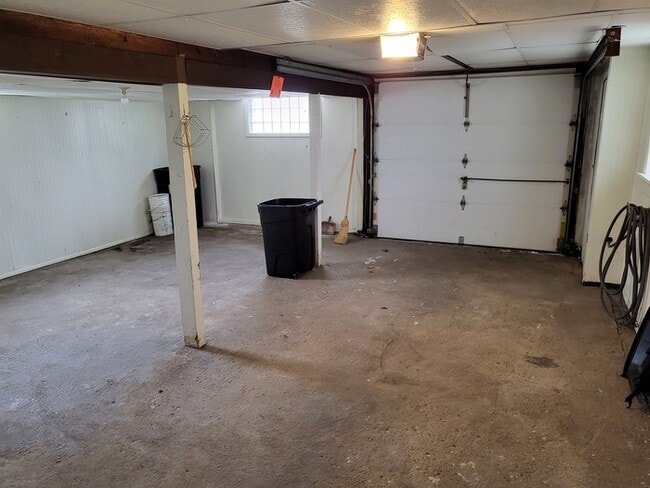 Building Photo - 3 bedroom raised Ranch in Center Township ~