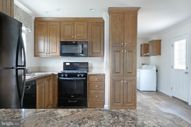 Building Photo - 35 Riverview Dr