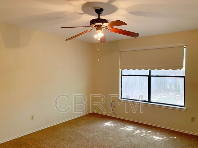 Foto del edificio - 7501 Akron Ave