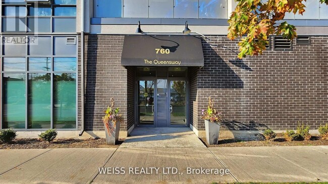 Building Photo - 760-760 The Queensway