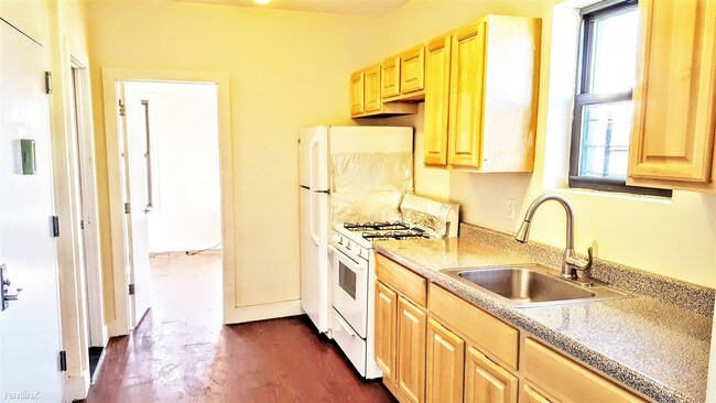 Building Photo - 304 Evergreen Ave