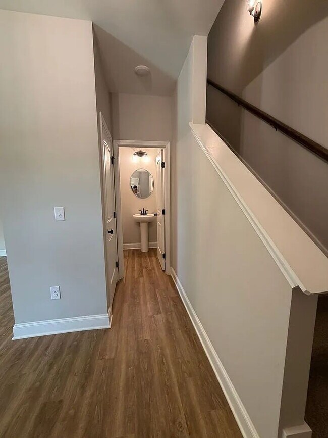 Foto del edificio - 1713 Golf Club Ln NW