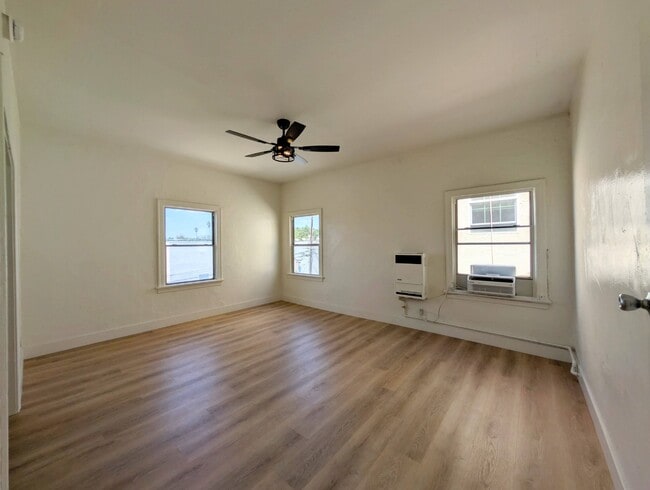 Building Photo - 427 Coronado Ter
