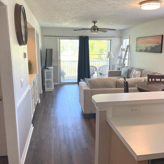Foto del edificio - 537 White River Dr