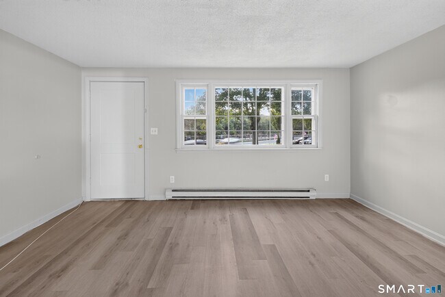 Foto del edificio - 11 Maple Ave
