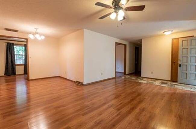 Foto del edificio - 3 Bedroom, 2.5 Bathroom, 2 Car Garage Home...