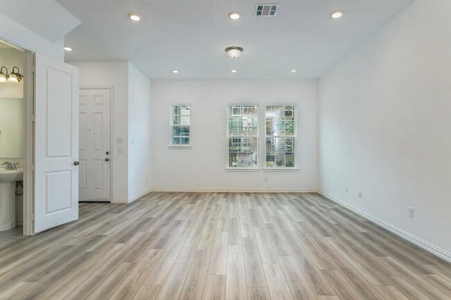 Foto del edificio - 9947 Michael Irvin St