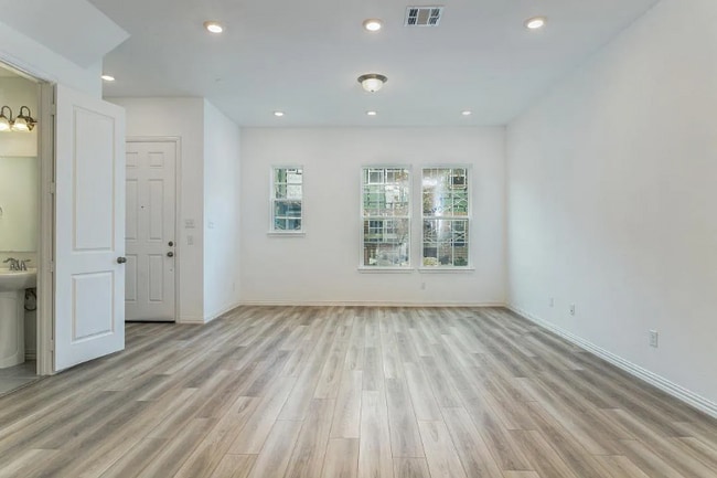 Photo - 9947 Michael Irvin St (Irving, TX) Townhome