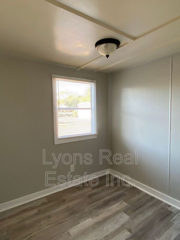 Foto del edificio - 2177 Gish Ln