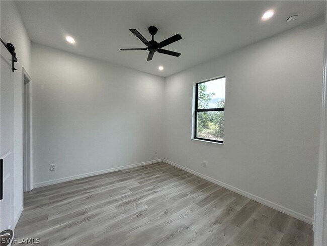 Foto del edificio - 455 Bell Blvd