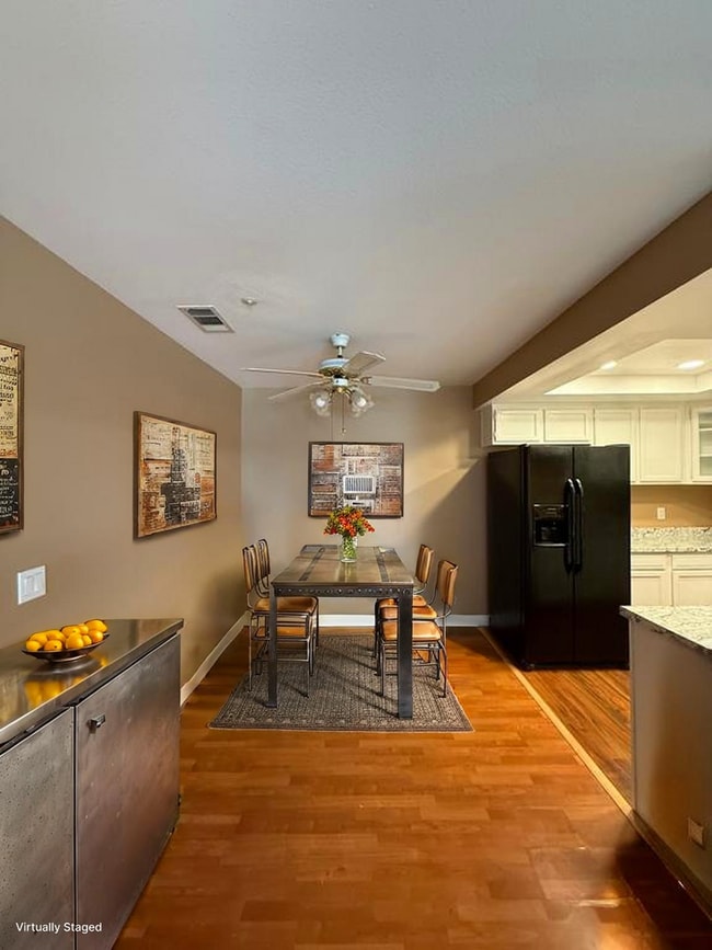 Building Photo - 2 bed 2 FULL bath Condo overlooking the pool!