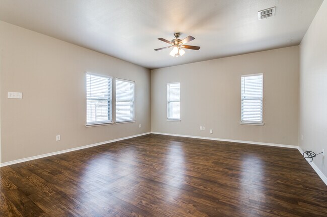 Foto del edificio - 1229 Land Oak Rd