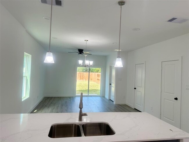 Building Photo - 7813 Hirsch Rd