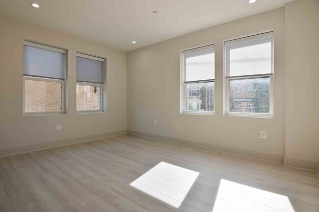 Building Photo - 839 Kennedy St NW