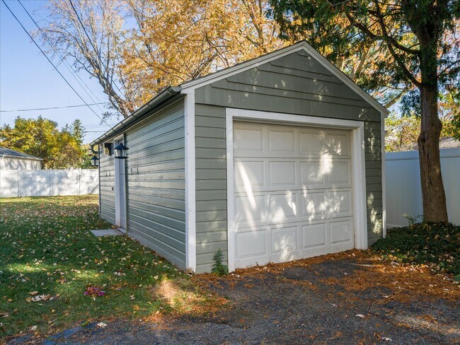 Building Photo - 1192 Elmwood Ave