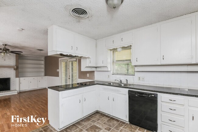 Foto del edificio - 711 Cozby St N