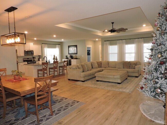 Foto del edificio - 10612 Davenport Lp