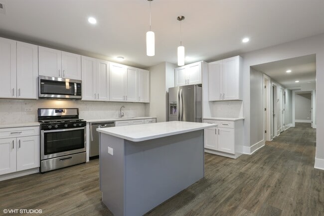Building Photo - 639 W Deming Pl