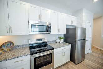 Building Photo - Parkway at 31 Apartments