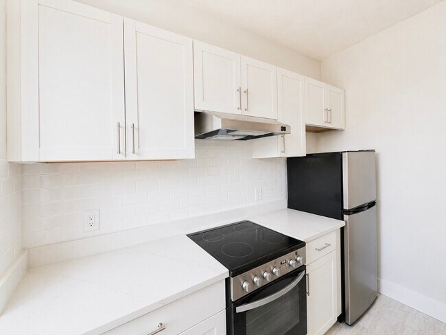 Building Photo - 15 Colborne Rd