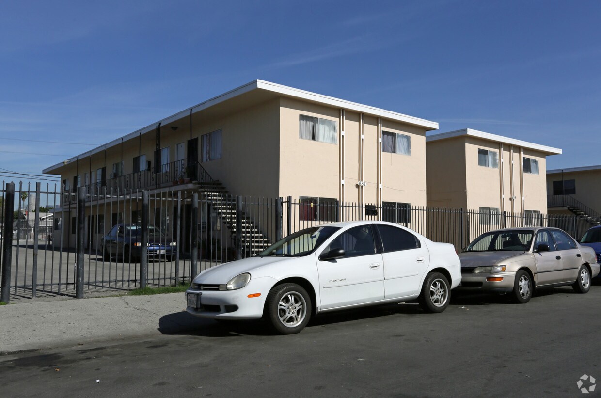 Primary Photo - 679 40th Pl
