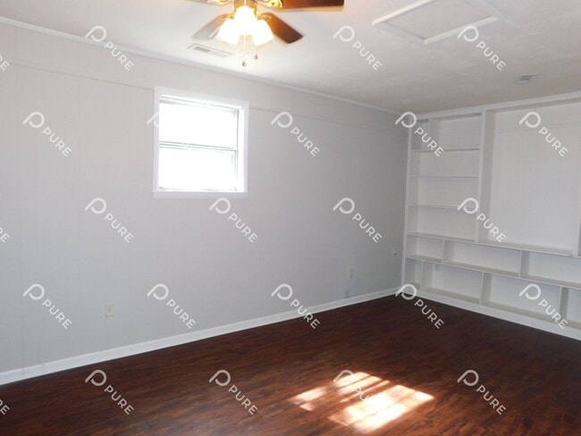Building Photo - 14015 SW Wyandotte Dr