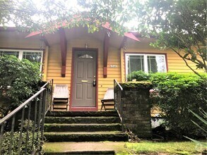 Building Photo - 634 N Blandena St