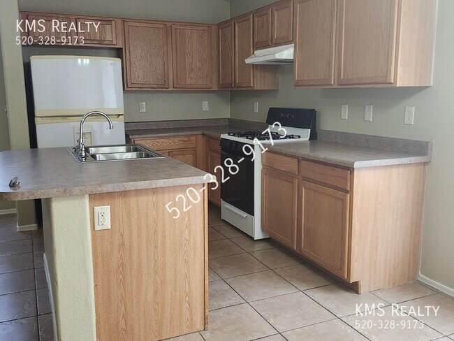 Building Photo - 2035 E Calle Sierra Del Manatial