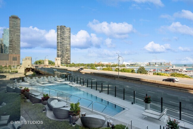 Foto del edificio - 211 N Harbor Dr