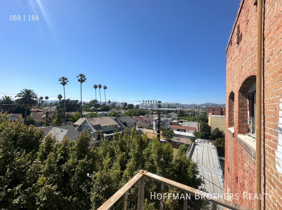 Foto principal - 147 S Normandie Ave Los Angeles, CA 90004