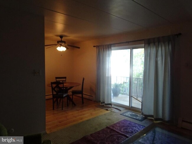 Foto del edificio - 610 W 11th St